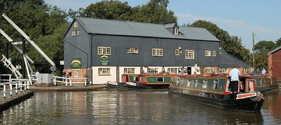 Wrenbury Mill - A canal boat starting base